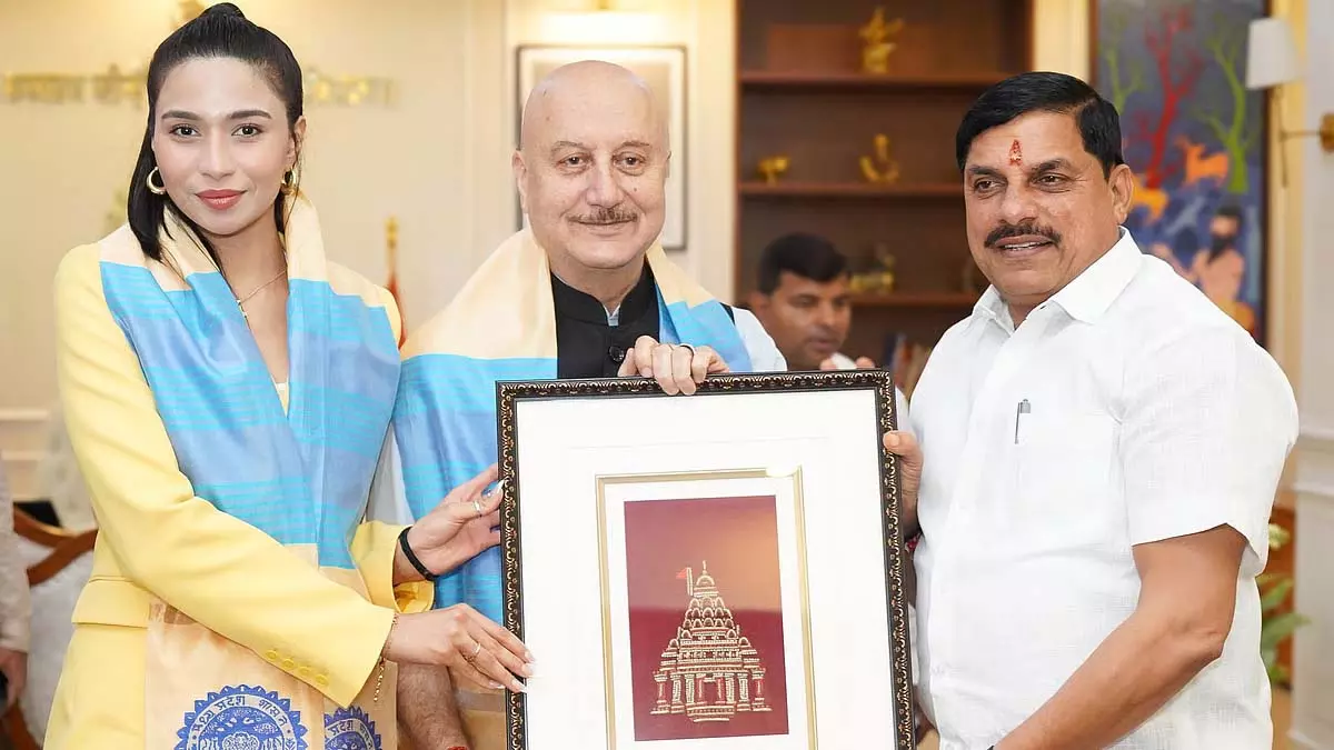 MP : मुख्यमंत्री ने तन्वी द ग्रेट को मध्य प्रदेश में कर-मुक्त घोषित किया MP : मुख्यमंत्री ने तन्वी द ग्रेट को मध्य प्रदेश में कर-मुक्त घोषित किया