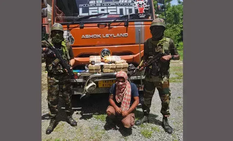 Tripura: खोवाई में 14 करोड़ रुपये मूल्य की 1.4 लाख याबा टैबलेट जब्त Tripura: खोवाई में 14 करोड़ रुपये मूल्य की 1.4 लाख याबा टैबलेट जब्त
