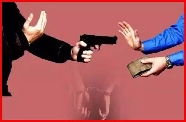60 लाख की लूट की वारदात को अंजाम दिया, रिटायर्ड NSG कर्मी को बनाया निशाना 60 लाख की लूट की वारदात को अंजाम दिया, रिटायर्ड NSG कर्मी को बनाया निशाना