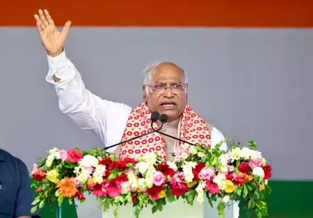 जगदीप धनखड़ के इस्तीफे का कारण देश को बताए सरकार: मल्लिकार्जुन खड़गे जगदीप धनखड़ के इस्तीफे का कारण देश को बताए सरकार: मल्लिकार्जुन खड़गे