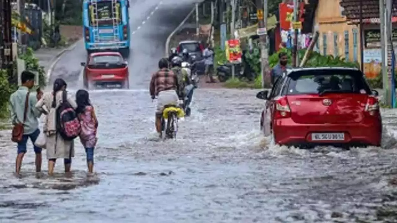 Karnataka में भारी बारिश जारी, ऑरेंज अलर्ट जारी Karnataka में भारी बारिश जारी, ऑरेंज अलर्ट जारी