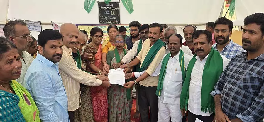 Anekal : किसानों ने मृदा उर्वरता सर्वेक्षण की मांग की Anekal : किसानों ने मृदा उर्वरता सर्वेक्षण की मांग की