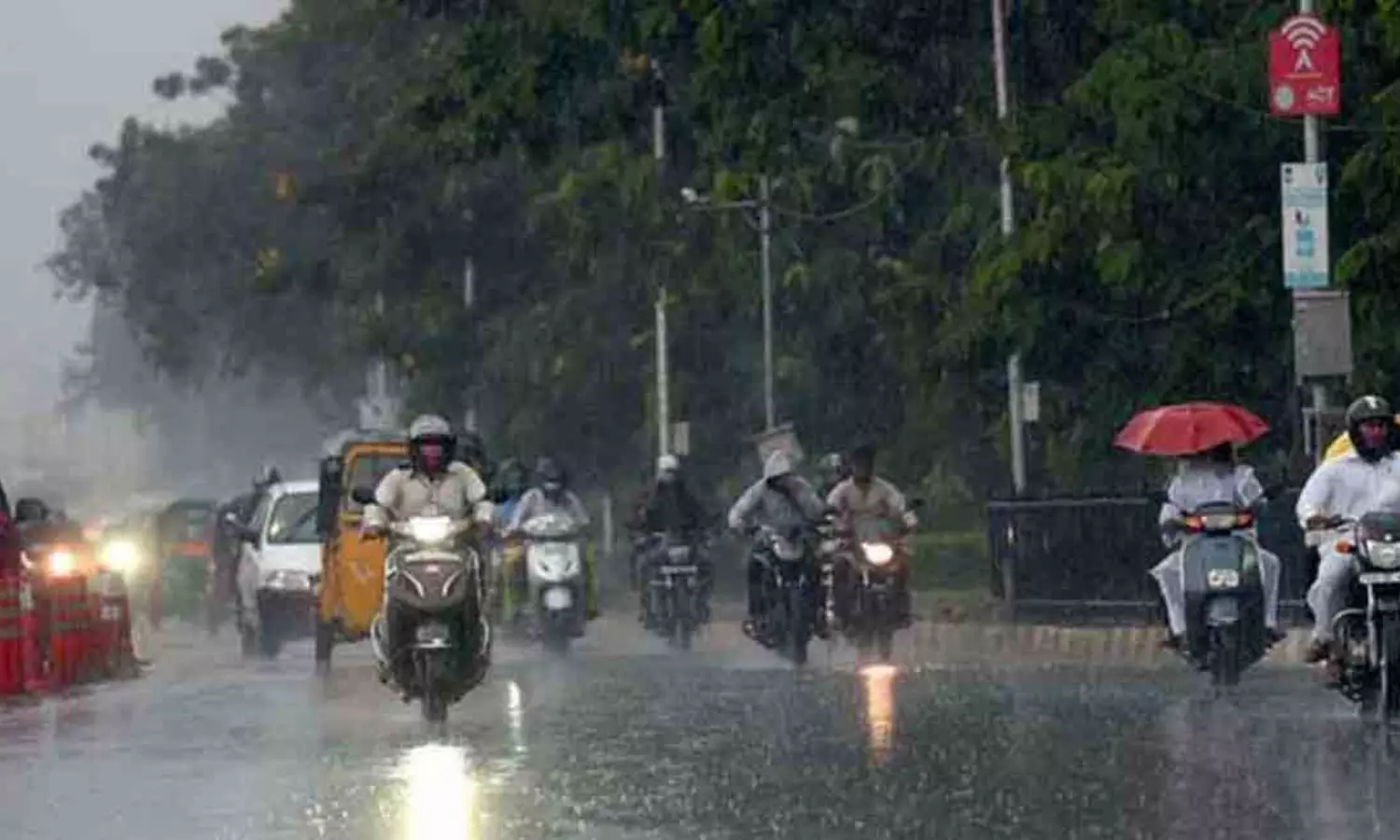 Hyderabad में भारी बारिश का अलर्ट, साइबराबाद पुलिस ने दी WFH की सलाह Hyderabad में भारी बारिश का अलर्ट, साइबराबाद पुलिस ने दी WFH की सलाह