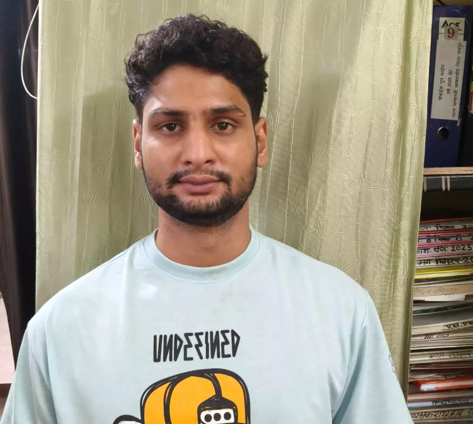 रायपुर : मारपीट मामले में फरार आरोपी गिरफ्तार रायपुर : मारपीट मामले में फरार आरोपी गिरफ्तार