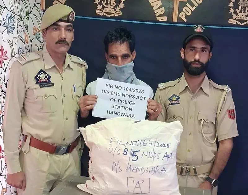 हंदवाड़ा पुलिस ने मादक पदार्थ तस्कर को गिरफ्तार किया, प्रतिबंधित पदार्थ बरामद हंदवाड़ा पुलिस ने मादक पदार्थ तस्कर को गिरफ्तार किया, प्रतिबंधित पदार्थ बरामद