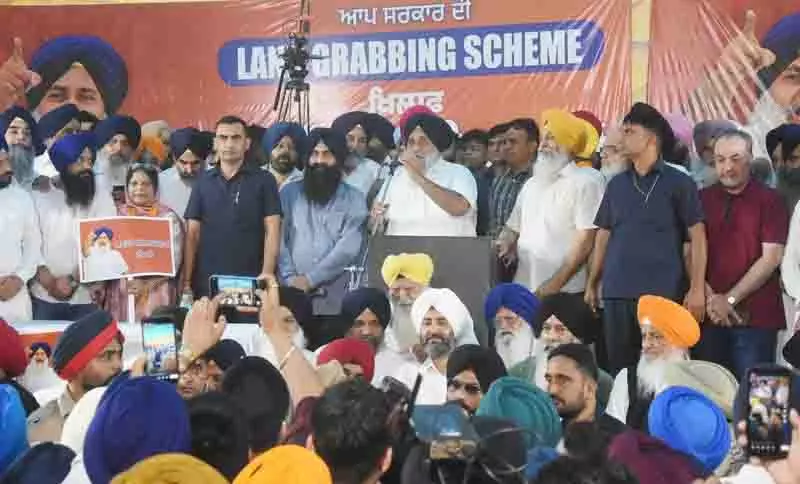 Sukhbir Badal ने कहा, पंजाब सरकार को किसानों की एक इंच भी जमीन अधिग्रहण नहीं करने देंगे Sukhbir Badal ने कहा, पंजाब सरकार को किसानों की एक इंच भी जमीन अधिग्रहण नहीं करने देंगे