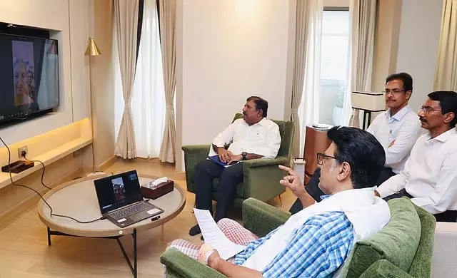 Tamil Nadu : मुख्यमंत्री एम.के. स्टालिन ने अस्पताल से लोगों से बात की Tamil Nadu : मुख्यमंत्री एम.के. स्टालिन ने अस्पताल से लोगों से बात की