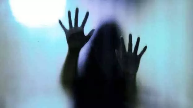 महिला शिक्षिका से बलात्कार के प्रयास में व्यक्ति गिरफ्तार महिला शिक्षिका से बलात्कार के प्रयास में व्यक्ति गिरफ्तार