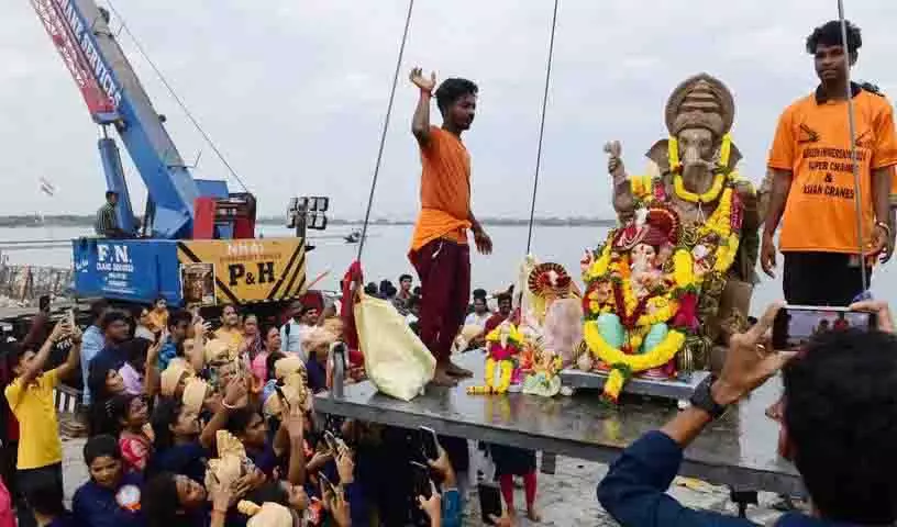 Hyderabad में गणेश प्रतिमा विसर्जन 6 सितंबर को हुसैन सागर में होगा Hyderabad में गणेश प्रतिमा विसर्जन 6 सितंबर को हुसैन सागर में होगा