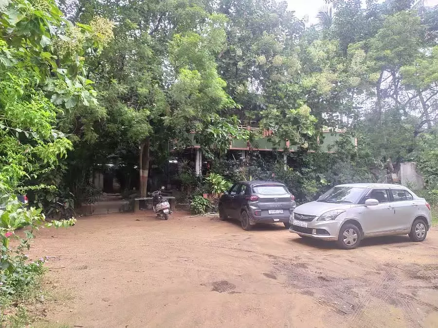Hospet : लोकायुक्त ने हम्पी ग्राम पंचायत अध्यक्ष के घर पर छापा मारा Hospet : लोकायुक्त ने हम्पी ग्राम पंचायत अध्यक्ष के घर पर छापा मारा