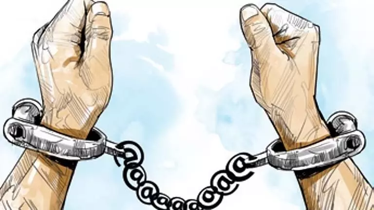 Odisha: लड़की का यौन उत्पीड़न करने के आरोप में विज्ञान शिक्षक गिरफ्तार Odisha: लड़की का यौन उत्पीड़न करने के आरोप में विज्ञान शिक्षक गिरफ्तार