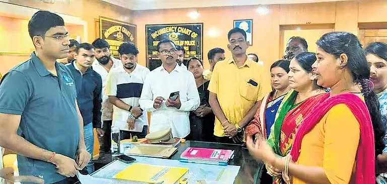 Malkangiri में लड़की का कुछ ही घंटों में दो बार यौन उत्पीड़न Malkangiri में लड़की का कुछ ही घंटों में दो बार यौन उत्पीड़न