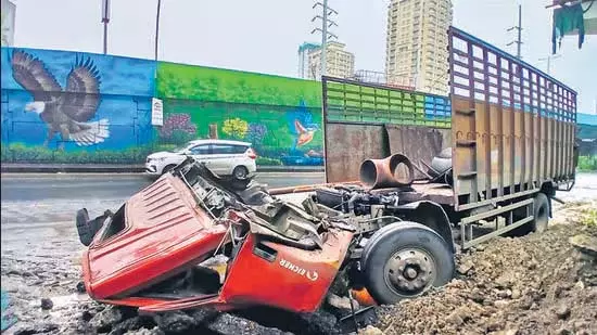 ट्रक दुर्घटना में दो की मौत, पुलिस जांच में ड्राइवर की झपकी पर संदेह ट्रक दुर्घटना में दो की मौत, पुलिस जांच में ड्राइवर की झपकी पर संदेह