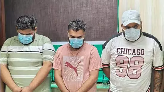 Greater Noida: एटीएम से नकदी चुराने के आरोप में 3 गिरफ्तार Greater Noida: एटीएम से नकदी चुराने के आरोप में 3 गिरफ्तार