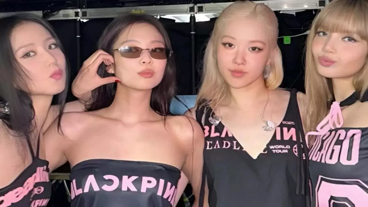 BLACKPINK 15 बिलियन स्पॉटिफाई स्ट्रीम को पार करने वाला पहला गर्ल्स ग्रुप बन गया BLACKPINK 15 बिलियन स्पॉटिफाई स्ट्रीम को पार करने वाला पहला गर्ल्स ग्रुप बन गया