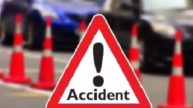 Andhra Pradesh: अराकू घाट रोड पर मिनी टूरिस्ट बस पलटने से 19 लोग घायल Andhra Pradesh: अराकू घाट रोड पर मिनी टूरिस्ट बस पलटने से 19 लोग घायल