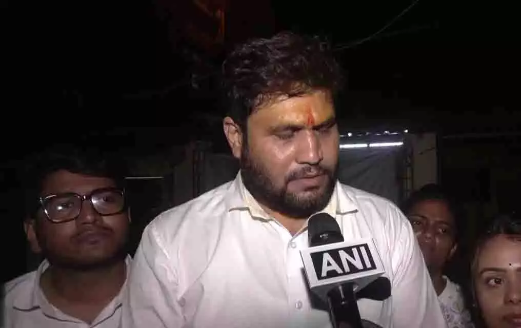 कोलकाता लॉ कॉलेज बलात्कार मामला: सभी 4 आरोपियों को 5 अगस्त तक न्यायिक हिरासत में भेजा गया कोलकाता लॉ कॉलेज बलात्कार मामला: सभी 4 आरोपियों को 5 अगस्त तक न्यायिक हिरासत में भेजा गया