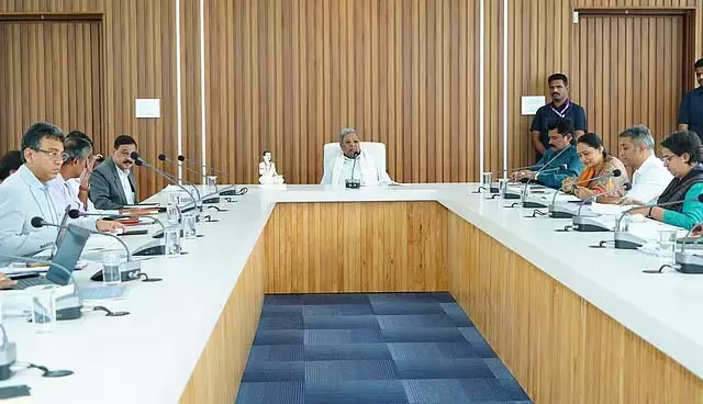 सर्वेक्षण 22 सितंबर से; CM ने अक्टूबर के अंत तक रिपोर्ट सौंपने का निर्देश दिया सर्वेक्षण 22 सितंबर से; CM ने अक्टूबर के अंत तक रिपोर्ट सौंपने का निर्देश दिया