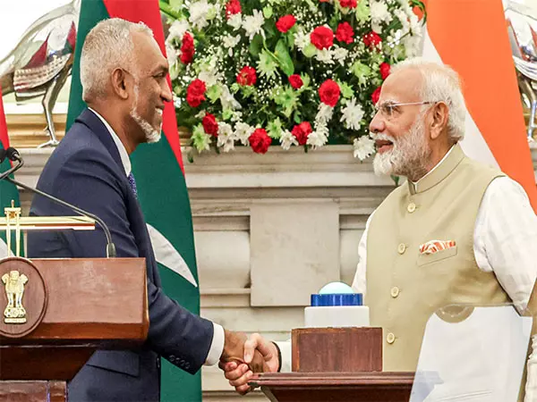मोदी की यात्रा से भारतीय पर्यटकों की संख्या बढ़ेगी: मालदीव के पूर्व राष्ट्रपति मोहम्मद नशीद मोदी की यात्रा से भारतीय पर्यटकों की संख्या बढ़ेगी: मालदीव के पूर्व राष्ट्रपति मोहम्मद नशीद