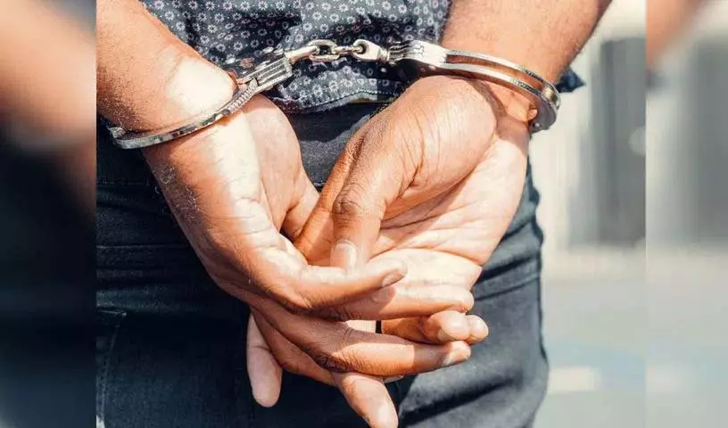 हैदराबाद में ड्रग तस्करी के आरोप में इंजीनियर गिरफ्तार हैदराबाद में ड्रग तस्करी के आरोप में इंजीनियर गिरफ्तार