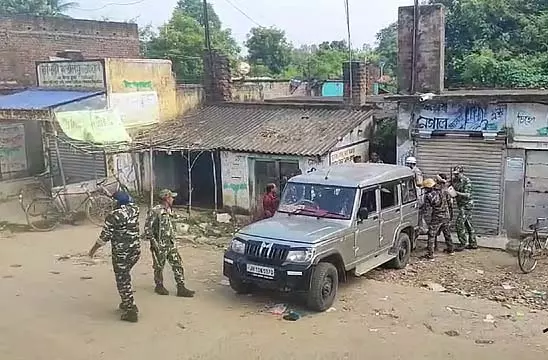 युवक की रहस्यमय मौत पर स्थानीय लोगों का प्रदर्शन, पुलिस ने किया लाठीचार्ज युवक की रहस्यमय मौत पर स्थानीय लोगों का प्रदर्शन, पुलिस ने किया लाठीचार्ज
