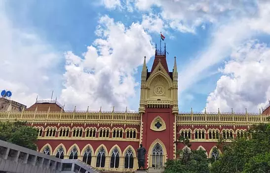 न्यायमूर्ति अमृता सिन्हा ने टॉलीगंज स्टूडियो इलाके में हुए दंगों को लेकर राज्य की आलोचना की न्यायमूर्ति अमृता सिन्हा ने टॉलीगंज स्टूडियो इलाके में हुए दंगों को लेकर राज्य की आलोचना की