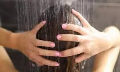 अधिकारी ने कर्ज के बोझ में पत्नी को किया ब्लैकमेल, बाथरूम का वीडियो लीक करने की धमकी
