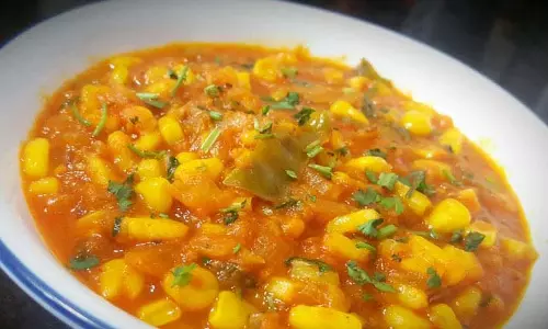 Sweet Corn Curry: अपने लाजवाब स्वाद से जीत लेती है सबका दिल, इस बार रूटीन से हटकर ट्राई करें ये डिश