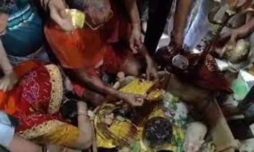 Bahadurgarh: शिवरात्रि पर मंदिरों में उमड़ी भक्तों की भीड़, कावड़ियों ने किया शिवलिंग पर जलाभिषेक