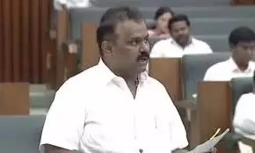मंत्री ने YSRC के शासन में शराब की दुकानों में डिजिटल भुगतान की कमी पर चिंता जताई