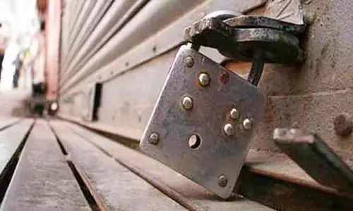 छोटे व्यापारियों को टैक्स भरने का नोटिस: आज से 3 दिन तक दूध की बिक्री पर रोक, वापस लेने की मांग छोटे व्यापारियों को टैक्स भरने का नोटिस: आज से 3 दिन तक दूध की बिक्री पर रोक, वापस लेने की मांग