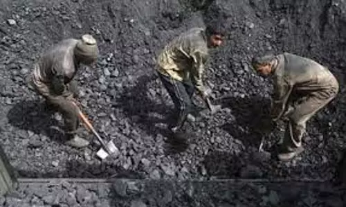 Jharkhand:अवैध कोयला खनन के दौरान हादसा,9 मजदूरों की मौत Jharkhand:अवैध कोयला खनन के दौरान हादसा,9 मजदूरों की मौत