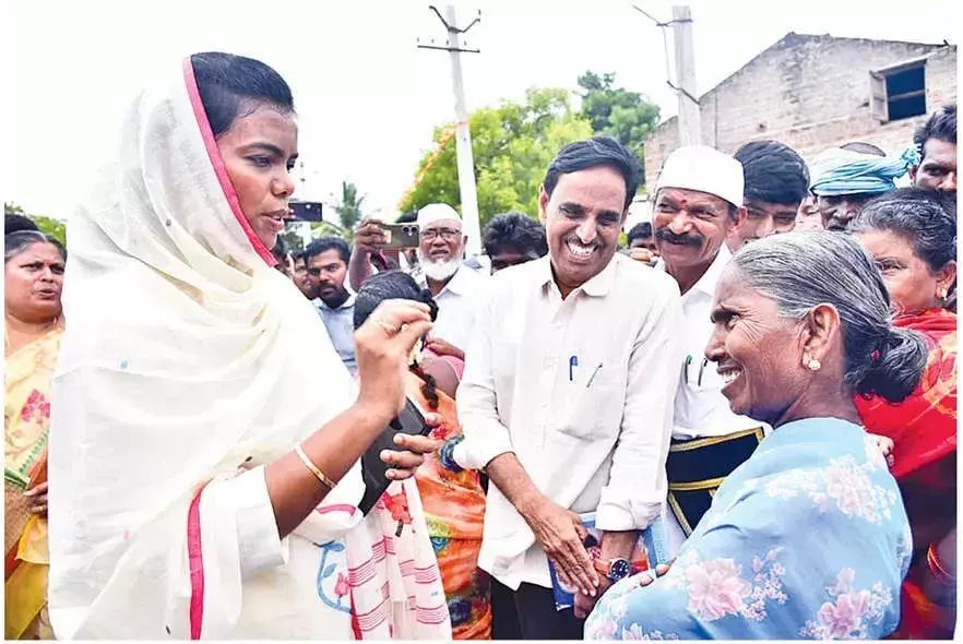 Andhra: अधिकारियों को ग्राम स्वच्छता प्रबंधन पर ध्यान केंद्रित करने को कहा गया