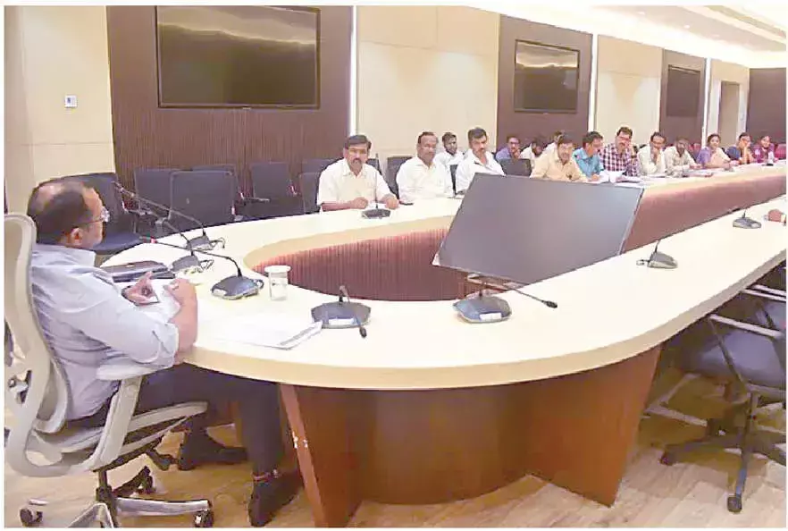 Andhra: सीएसआर निधि से अस्पतालों और कल्याण छात्रावासों का विकास किया जाएगा Andhra: सीएसआर निधि से अस्पतालों और कल्याण छात्रावासों का विकास किया जाएगा