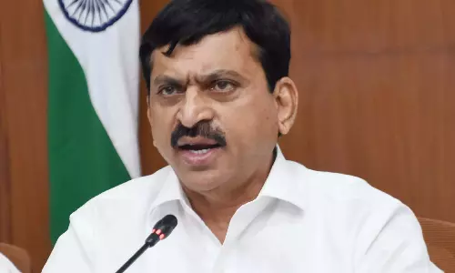 Telangana: पोंगुलेटी ने अधिकारियों से कहा- किसानों को परेशान न करें Telangana: पोंगुलेटी ने अधिकारियों से कहा- किसानों को परेशान न करें