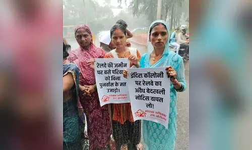 Delhi: तोड़फोड़ नोटिस पर हंगामा, पंजाबी बाग के लोग सीएम आवास पहुंचे