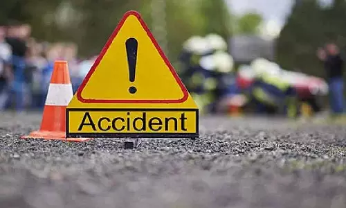 21 जुलाई की महारैली से लौट रहे Trinamool कांग्रेस कार्यकर्ता बस दुर्घटना में घायल 21 जुलाई की महारैली से लौट रहे Trinamool कांग्रेस कार्यकर्ता बस दुर्घटना में घायल