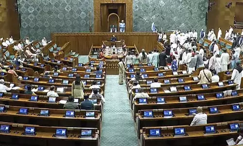 संसद तीसरे दिन भी बंद : विपक्षी दलों के हंगामे के कारण कार्यवाही स्थगित
