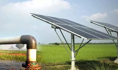 Karnataka: सौर कृषि पंप योजना की प्रगति की समीक्षा की