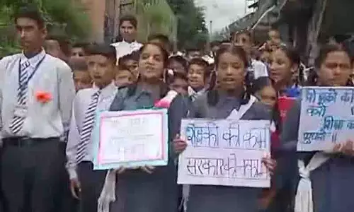 Bharmour के लामू गांव में शिक्षकों की कमी को लेकर छात्रों का प्रदर्शन Bharmour के लामू गांव में शिक्षकों की कमी को लेकर छात्रों का प्रदर्शन