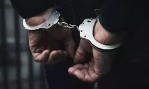 Pernem में टैक्सी चालक पर हमला और लूट की कोशिश के आरोप में महाराष्ट्र के तीन निवासी गिरफ्तार Pernem में टैक्सी चालक पर हमला और लूट की कोशिश के आरोप में महाराष्ट्र के तीन निवासी गिरफ्तार