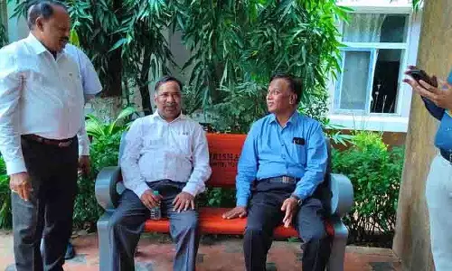 मेमोरियल ट्रस्ट ने मरीजों की सुविधा के लिए NIMS को 30 सीमेंट बेंच दान किए