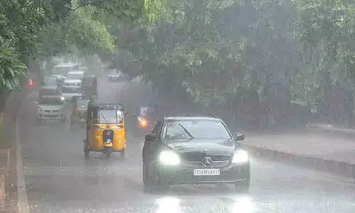 Karimnagar में भारी बारिश, मनैर नदी में अस्थायी सड़क बह गई