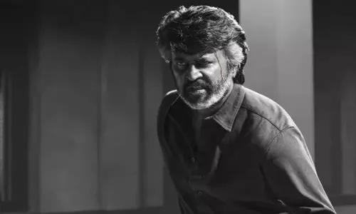 Coolie यूएसए प्रीमियर अग्रिम बुकिंग
