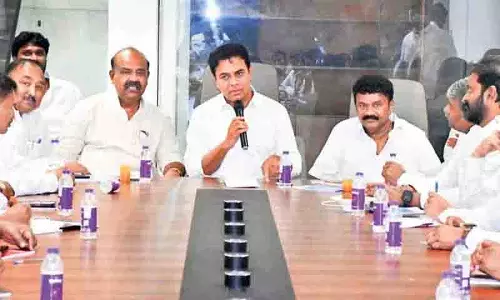 कांग्रेस पिछड़े वर्गों को 42 प्रतिशत आरक्षण के वादे पर धोखा दे रही: KTR
