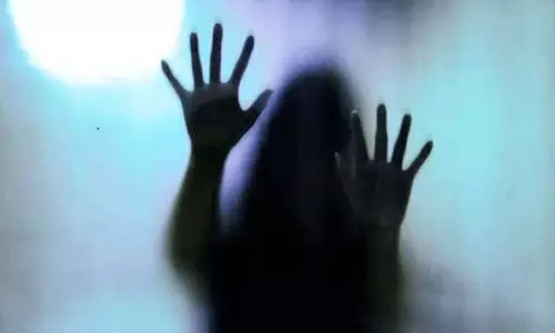 महिला शिक्षिका से बलात्कार के प्रयास में व्यक्ति गिरफ्तार महिला शिक्षिका से बलात्कार के प्रयास में व्यक्ति गिरफ्तार
