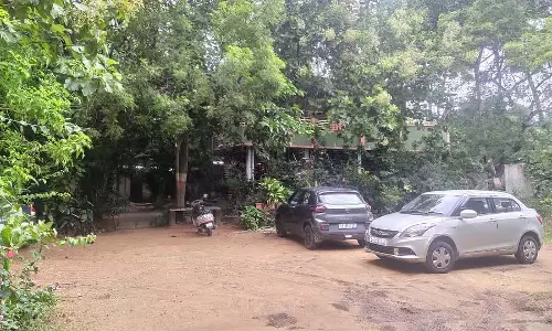 Hospet : लोकायुक्त ने हम्पी ग्राम पंचायत अध्यक्ष के घर पर छापा मारा