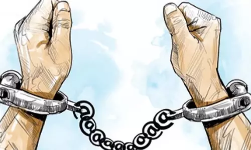 Odisha: लड़की का यौन उत्पीड़न करने के आरोप में विज्ञान शिक्षक गिरफ्तार Odisha: लड़की का यौन उत्पीड़न करने के आरोप में विज्ञान शिक्षक गिरफ्तार