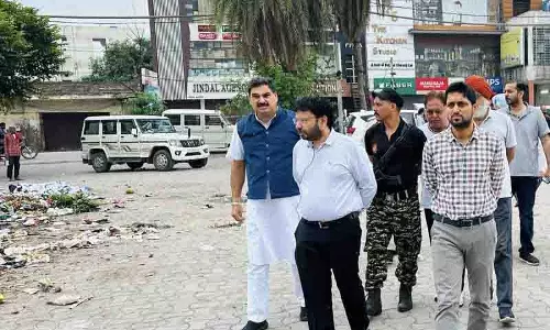 स्थानीय निकाय मंत्री Ravjot Singh ने खराब सफाई व्यवस्था को लेकर पटियाला MC की आलोचना की स्थानीय निकाय मंत्री Ravjot Singh ने खराब सफाई व्यवस्था को लेकर पटियाला MC की आलोचना की