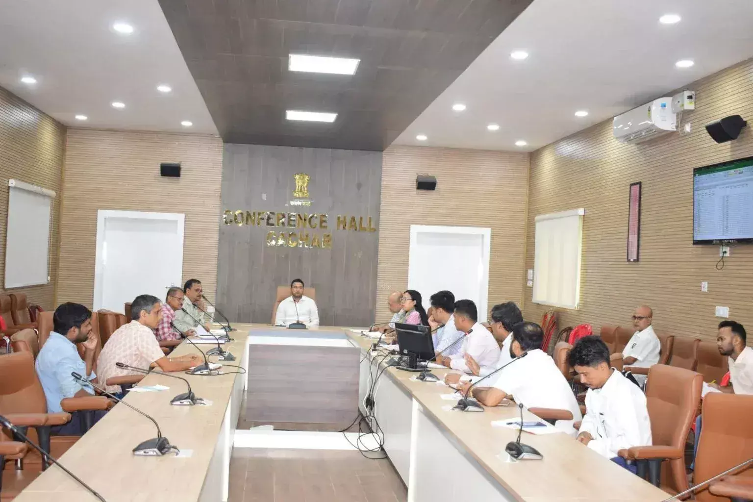 Assam: कछार की कृषि अर्थव्यवस्था को बढ़ावा देने के लिए हितधारकों की समीक्षा Assam: कछार की कृषि अर्थव्यवस्था को बढ़ावा देने के लिए हितधारकों की समीक्षा